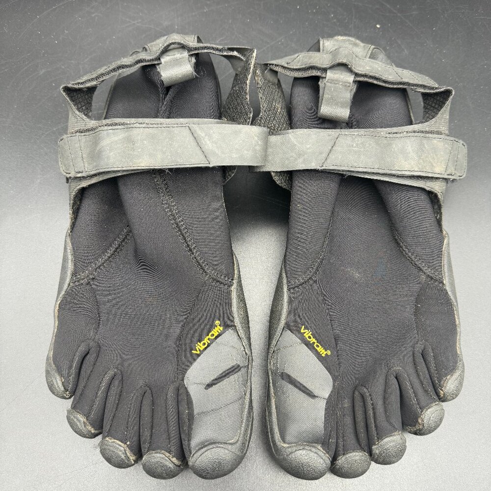 Men's Vibram FiveFingers Flow Neoprene Size 44 Black